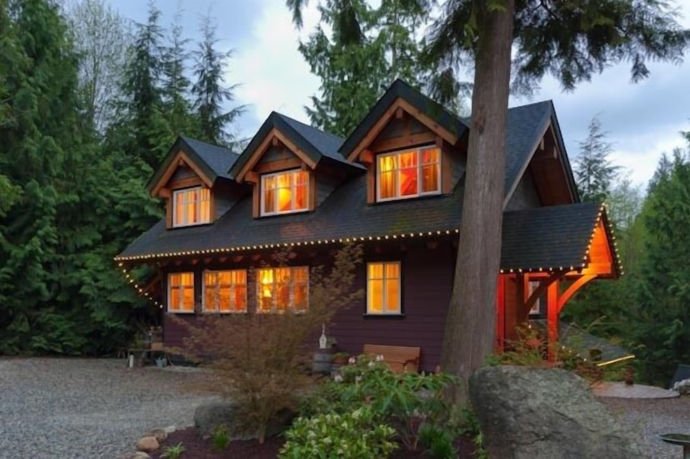 Gorgeous Sunshine Coast Timber Frame Carriage House