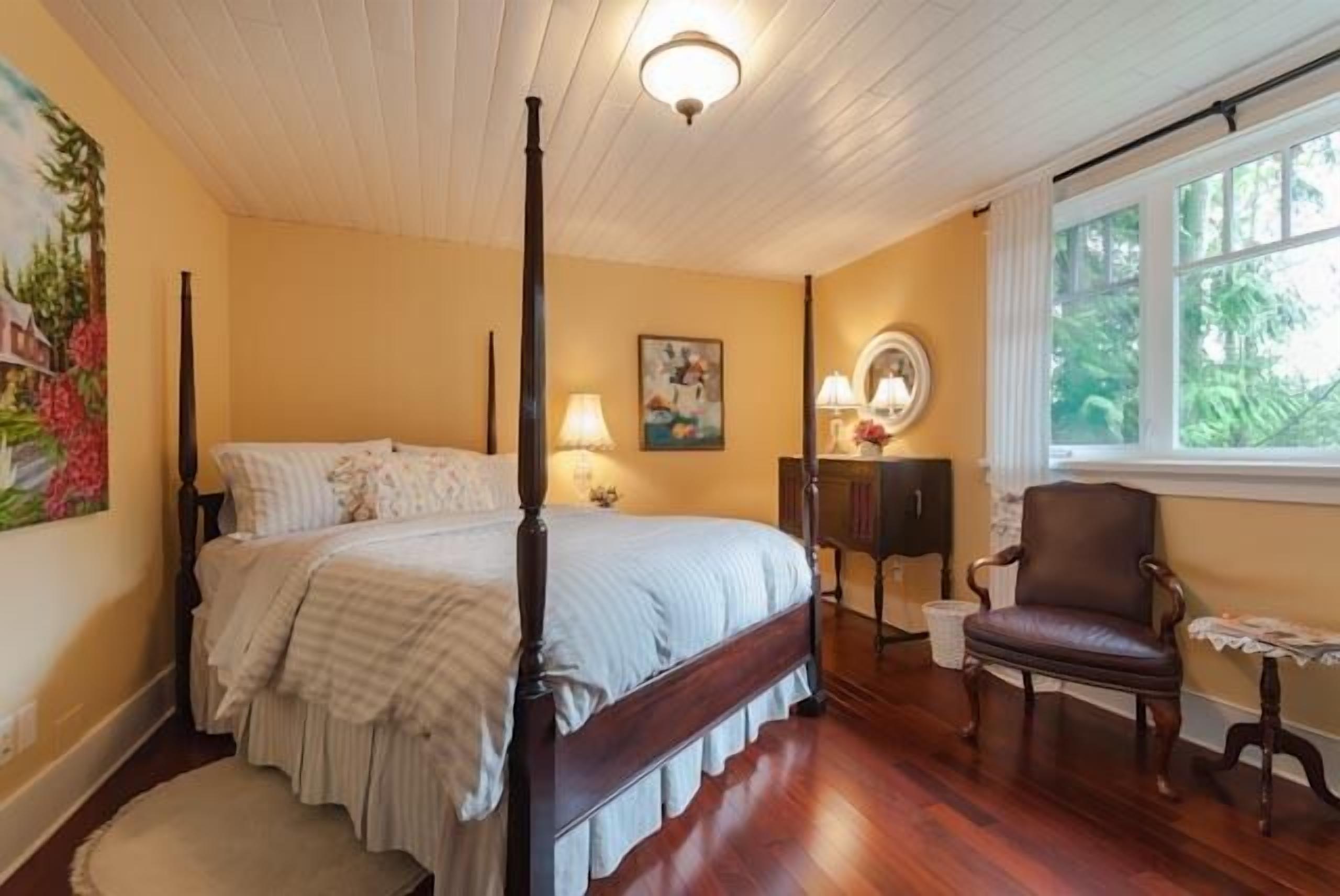 Gorgeous Sunshine Coast Timber Frame Carriage House