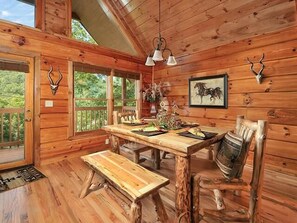 Dining - Wildfire: Pet Friendly - Plenty of Yard Space - Brand New Hot Tub (Sevierville)