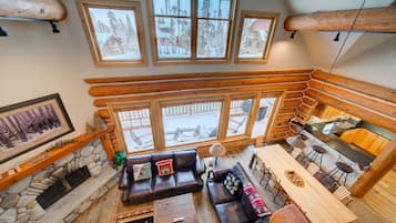 TV connectée, cheminée, lecteur de DVD, médiathÚque