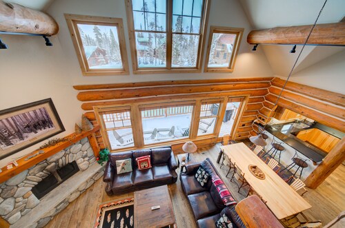 Luxury 5 Bdr/4 Bath Ski in/Ski Out Big Sky Cabin with Hot Tub