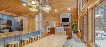 Spacious lakefront chalet with washer/dryer, beach & dock