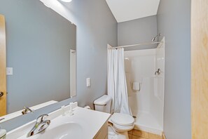 Sèche-cheveux, serviettes fournies