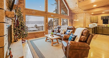 NEUE AUFLISTUNG! GerÀumiges Chalet mit Tonnen von Raum, gemeinsamem Strand und Dock