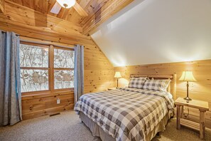 5 bedrooms, iron/ironing board, Internet, bed sheets