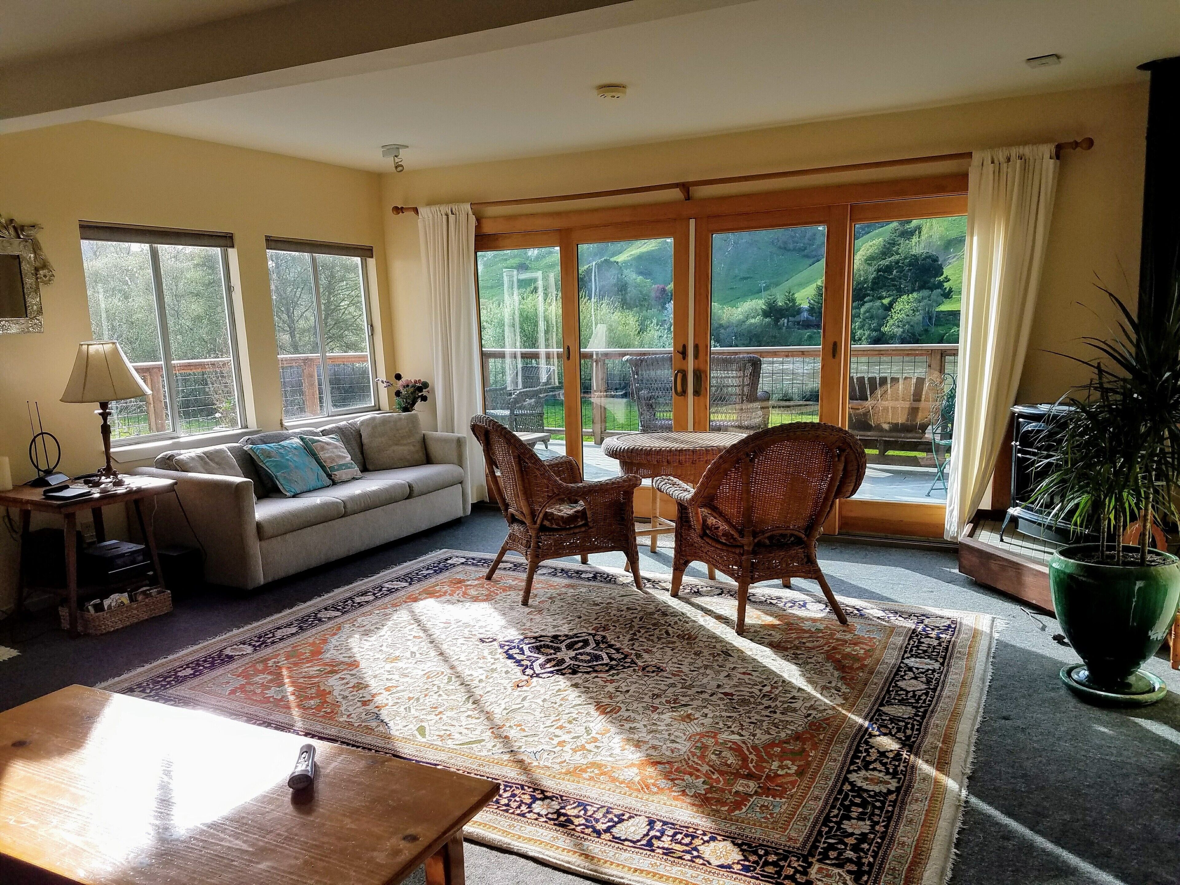 Riverfront-Redwood Sanctuary with Spectacular Views