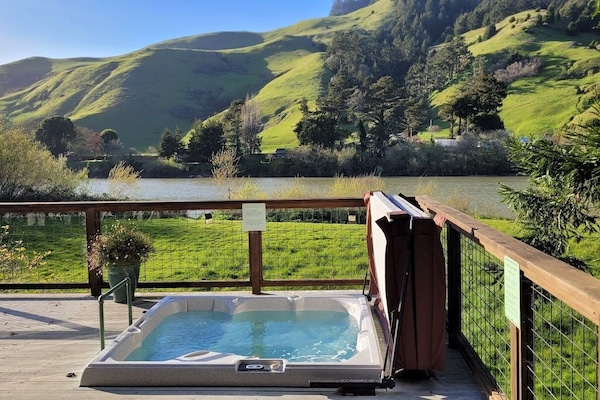 Bañera de hidromasaje al aire libre