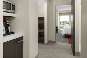 Ropa de cama de alta calidad y escritorio