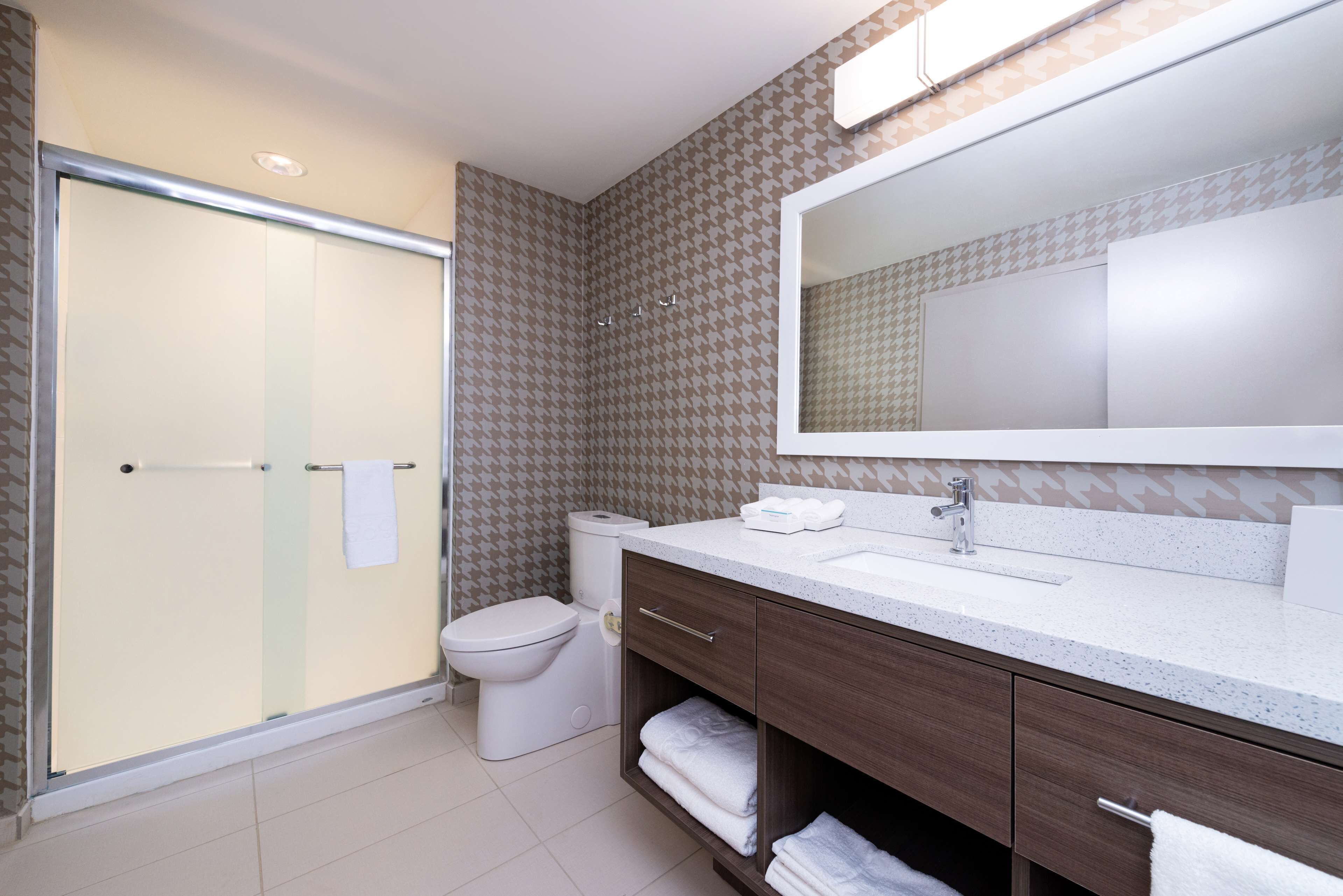 studio, 2 queen beds, non smoking | bathroom shower