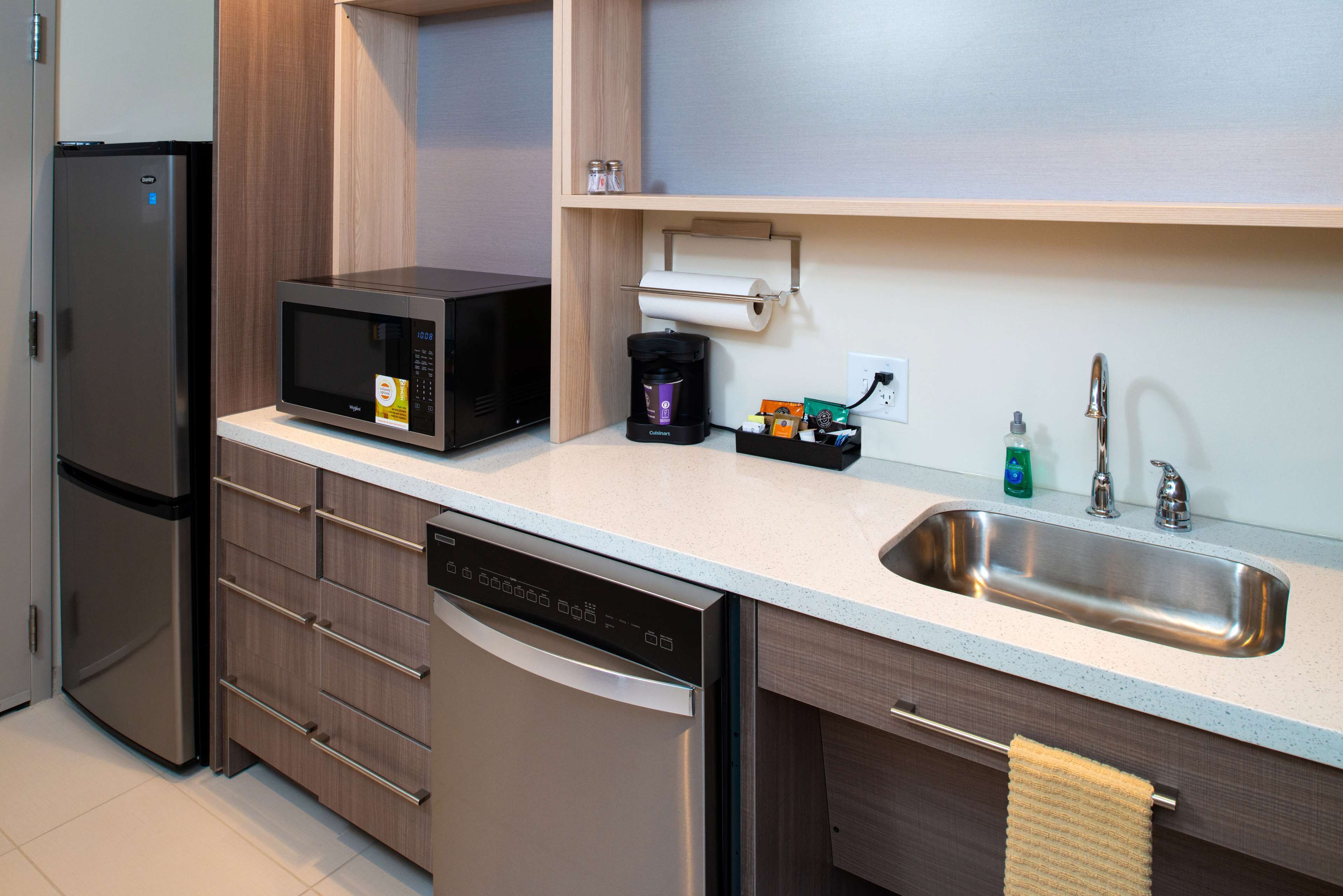 studio, 1 king bed, accessible, bathtub | private kitchen | full-sized fridge, microwave, dishwasher, coffee/tea maker