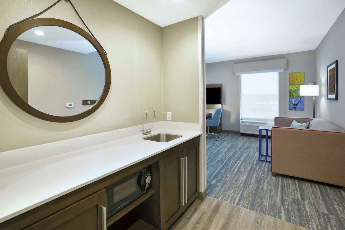 Premium bedding, in-room safe, desk, blackout curtains