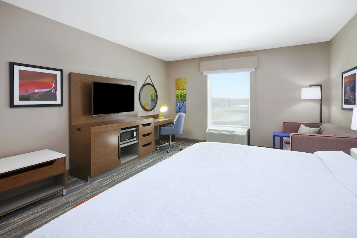 Premium bedding, in-room safe, desk, blackout curtains