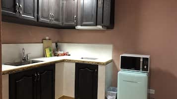Basic Double Room, 2 Queen Beds, Non Smoking, Beach View | Private kitchenette | Fridge, stovetop