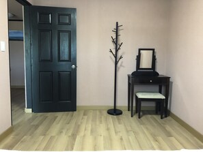بديكورات فريدة لكل غرفة وطراز فريد لكل وحدة ومكتب وواي فاي مجانًا