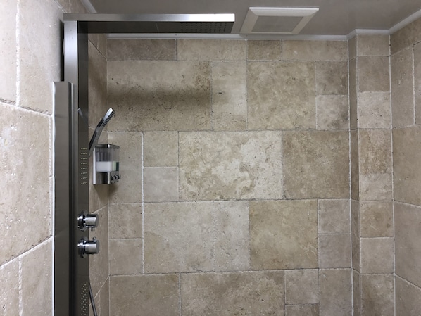 Standard Studio, 1 Queen Bed, Non Smoking, Ocean View | Bathroom shower