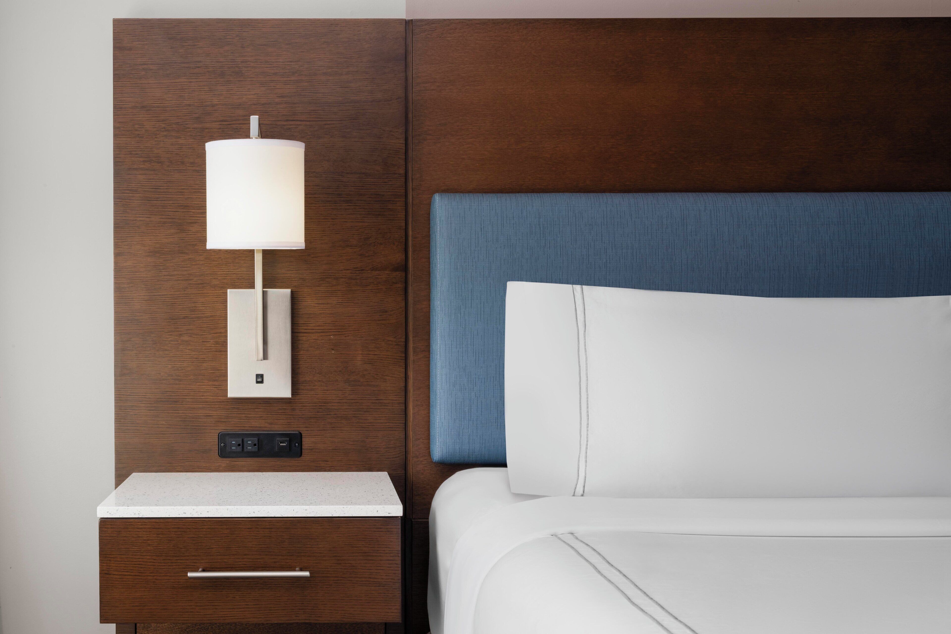 Standard Room | Premium bedding, in-room safe, desk, laptop workspace