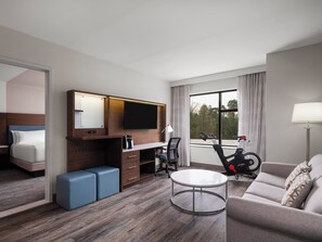 Premium bedding, in-room safe, desk, laptop workspace - EVEN Hotel Alpharetta - Avalon Area by IHG (Alpharetta)