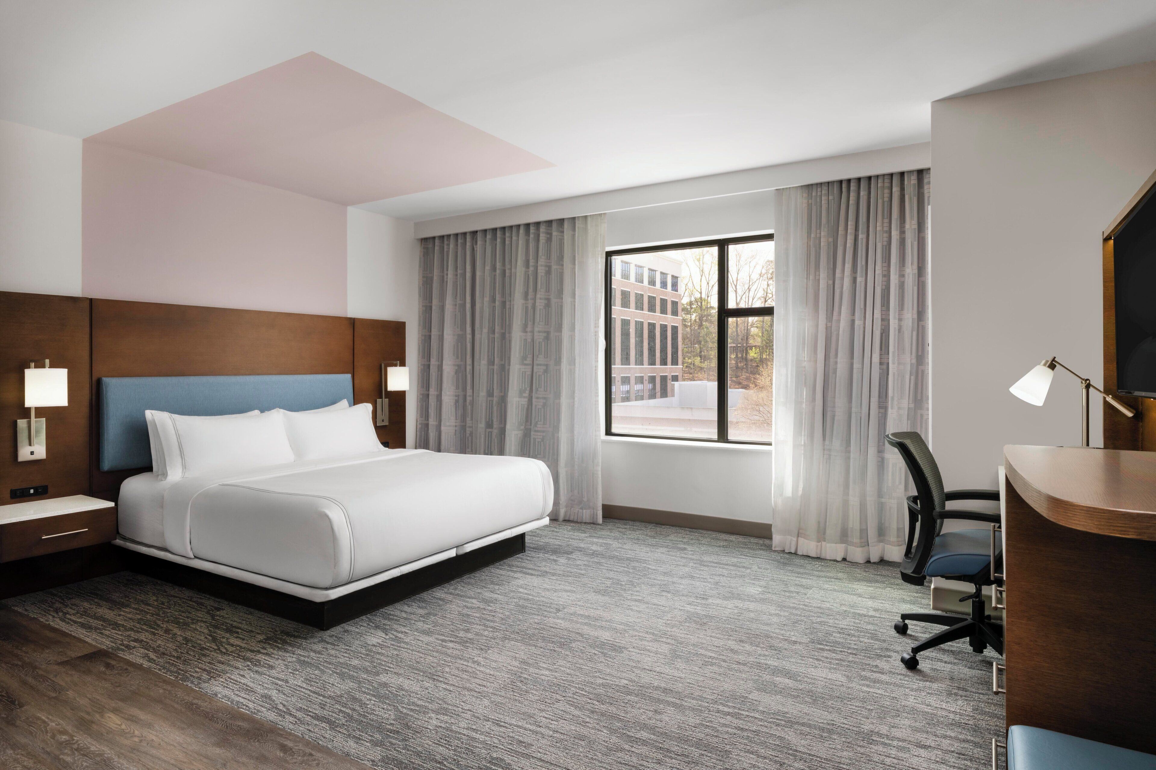Premium bedding, in-room safe, desk, laptop workspace