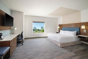 Quarto standard, 1 cama King, chuveiro com barras de apoio (Mobility) | Roupas de cama premium, cofres nos quartos, escrivaninha