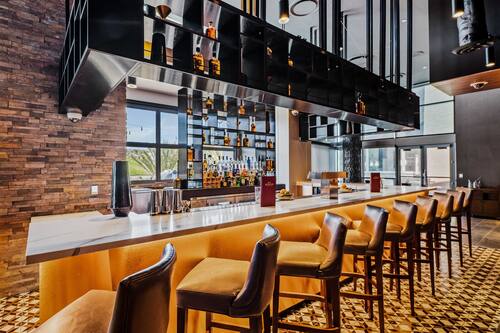 7 restaurants; breakfast, lunch, dinner and brunch served