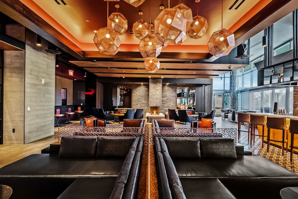 7 restaurants; breakfast, lunch, dinner, and brunch served