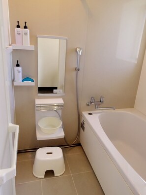 Badewanne und Dusche (separat), Komfortbadewanne