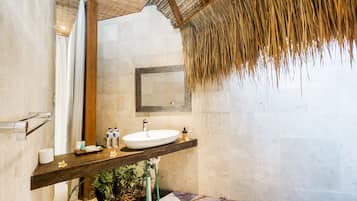 Villa Confort, 4 chambres (Indah) | Lavabo de la salle de bain