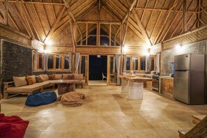 Nhà gỗ truyền thống, 3 phòng ngủ | Khu phòng khách