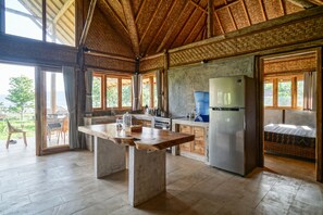 Nhà gỗ truyền thống, 3 phòng ngủ | Bếp riêng | Tủ lạnh, bếp nấu, dụng cụ pha cà phê/trà, ấm điện