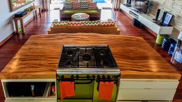 Deluxe Villa, 2 Bedrooms, Sea View | Private kitchenette | Fridge, microwave, oven, stovetop