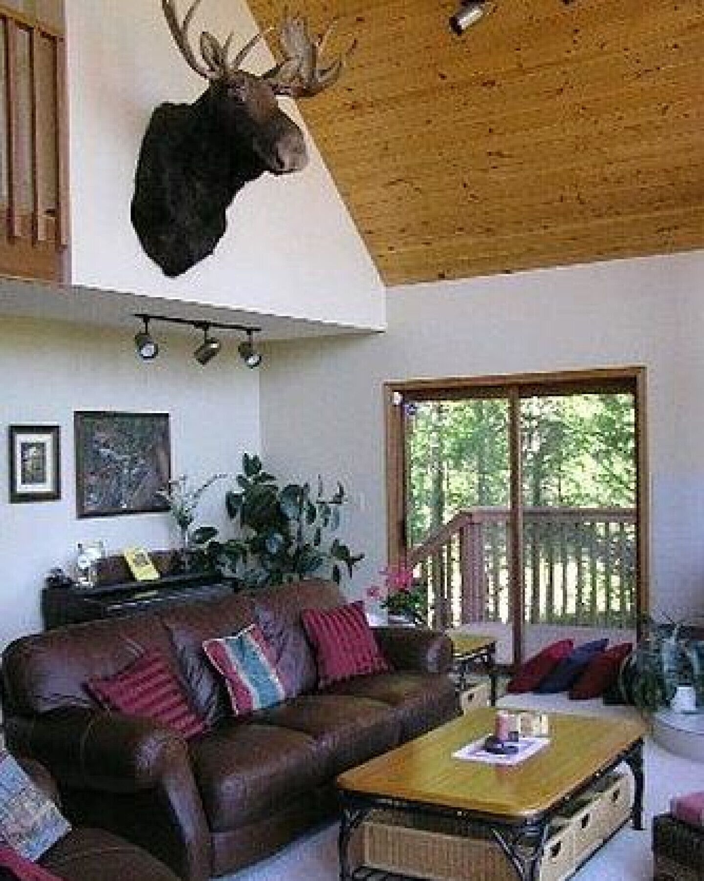 The End Of The Road B&B - Cranbrook, British Columbia - Breakfast included - Queen Room with Forest View (Unit 2)