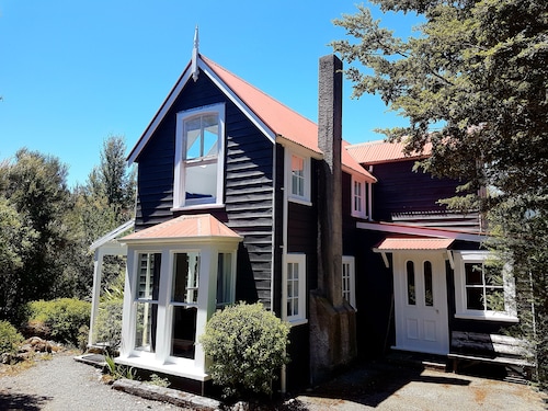 Sunny, Private Cottage in St Arnaud