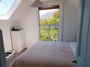 3 chambres, fer et planche à repasser