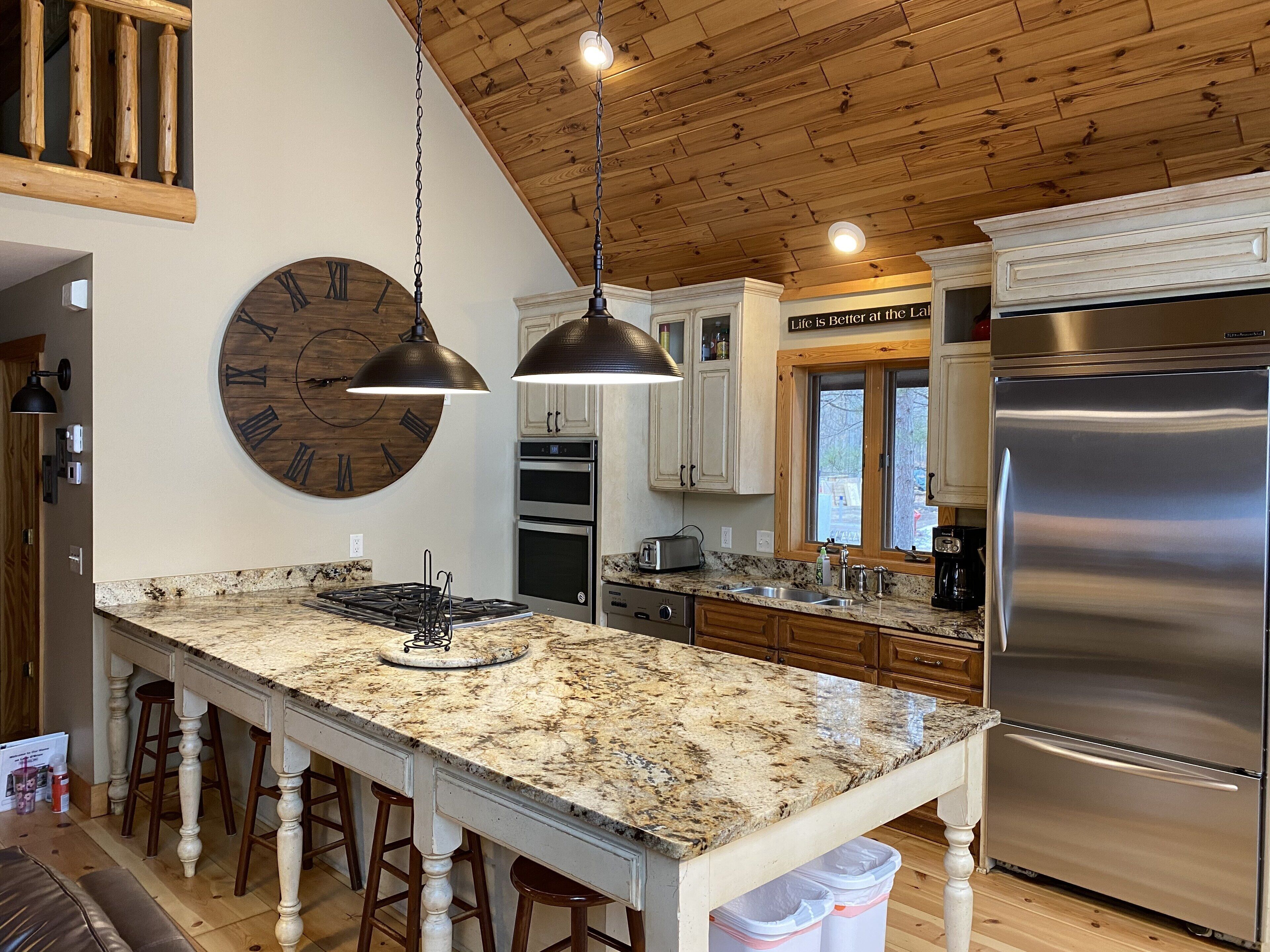 Gorgeous  Lake O'Brien cabin, 2 hours from Mpls,  Pontoon Incl with 7 day stay!