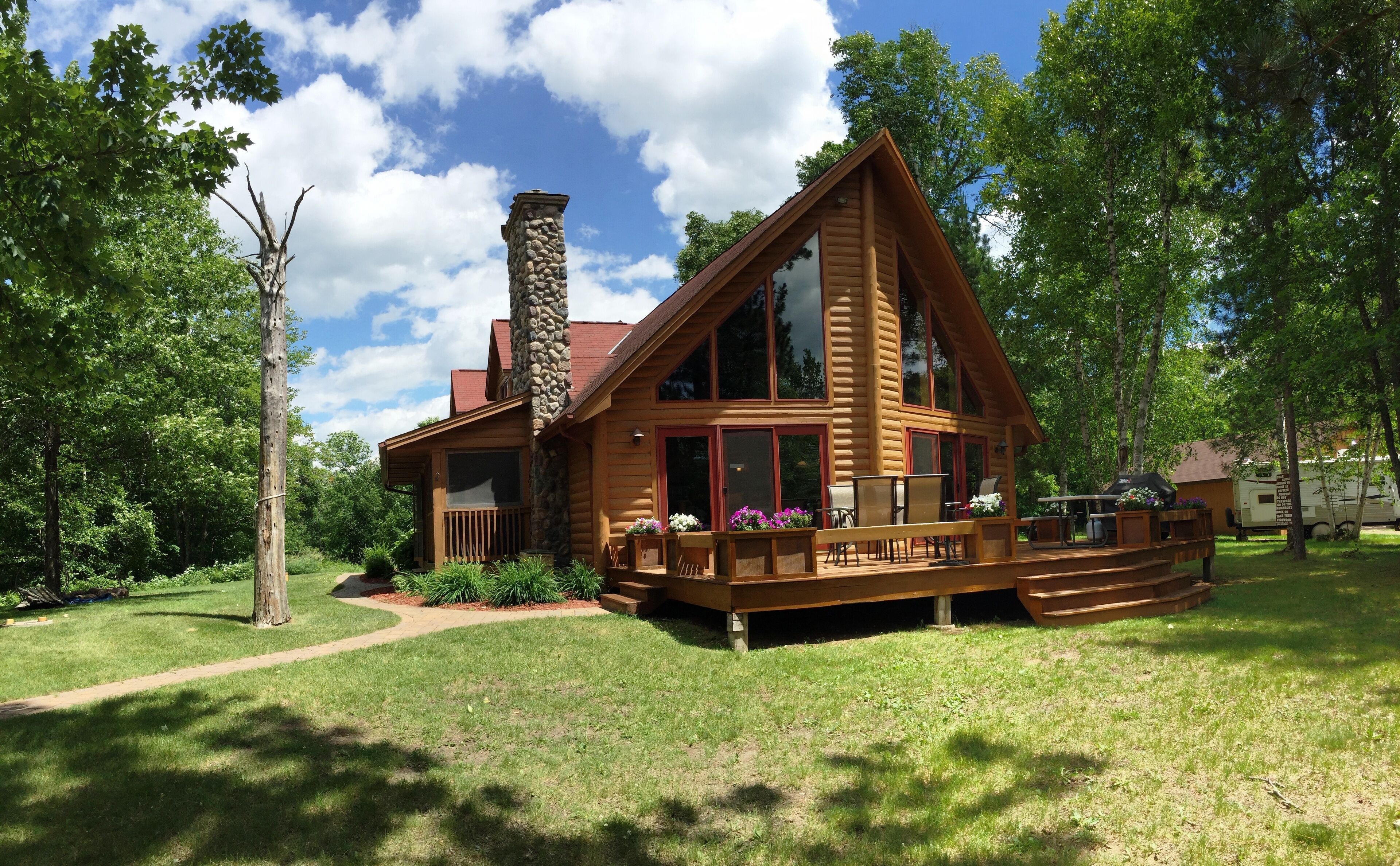 Gorgeous  Lake O'Brien cabin, 2 hours from Mpls,  Pontoon Incl with 7 day stay!