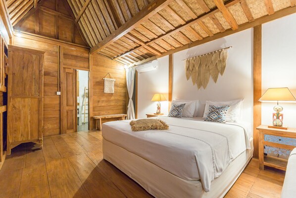 A wooden room with a bed, a nightstand, and a bench. - Eco Chic 5BDR Oberoi/ Central Seminyak/beach (Seminyak)
