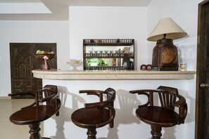 Bar (on property) - La Romanee Beautiful Pool Villa 3BR (Tambon Rawai)
