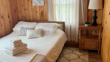 2 bedrooms, iron/ironing board, WiFi, bed sheets