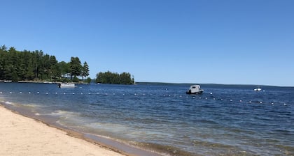 GREAT Newly Renovated Sebago Lake- short walk to Nason`s beach🏠🏖🚗