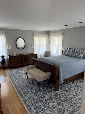 4 bedrooms, iron/ironing board, free WiFi, bed sheets