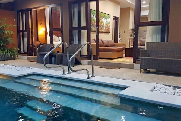 Luxury 2 Bedrooms Villa steps to beach
