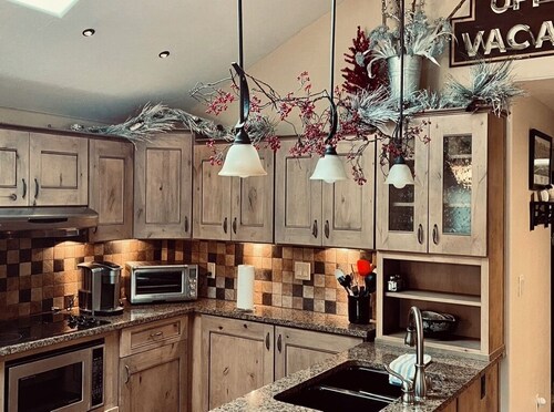 ADA Compliant Cabin. Luxury finishes, pet friendly. Garden, 3 blocks to downtown