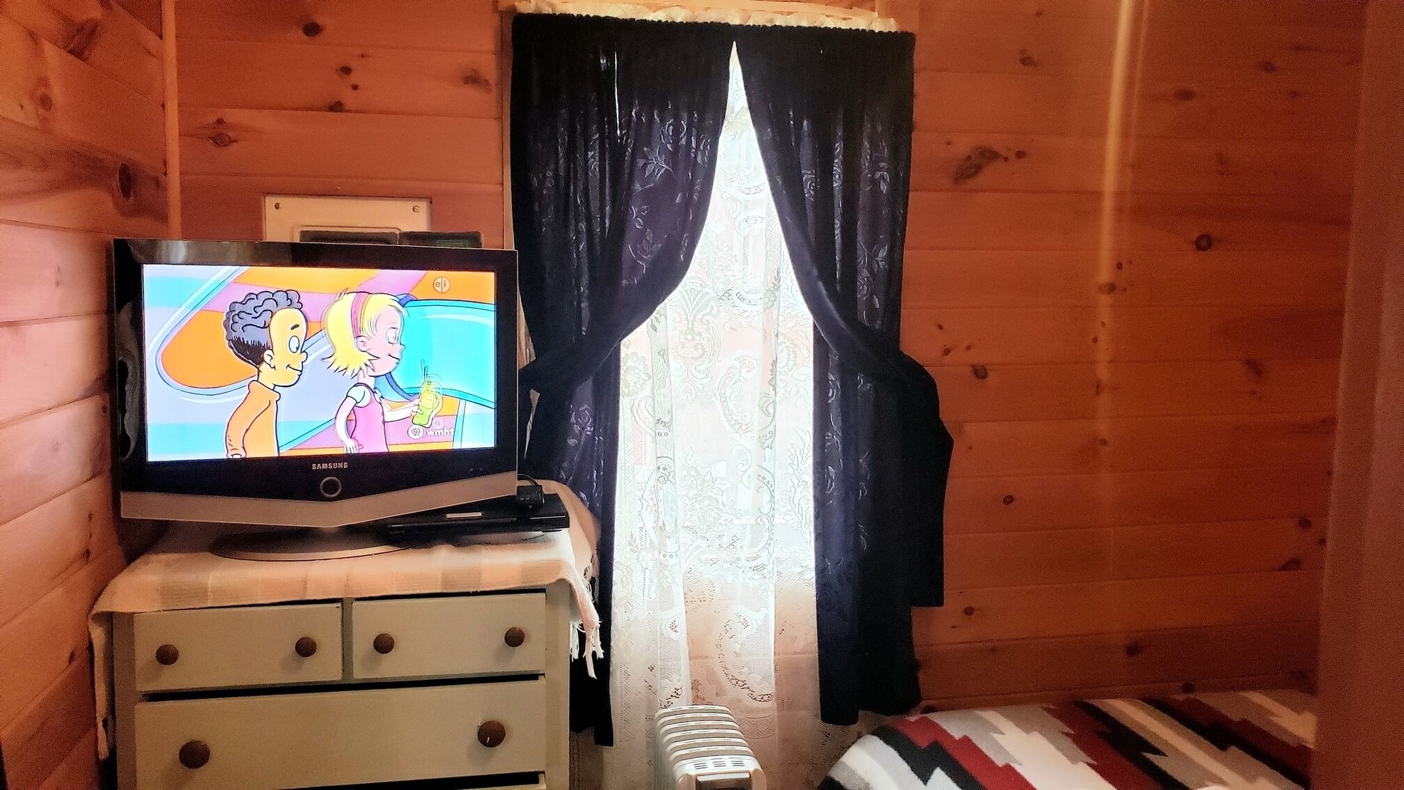 Catskill Bungalow - Tiny House Vacation for couples, Windham & Hunter NY, skiing