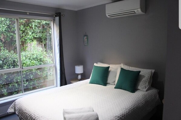 2 bedrooms, iron/ironing board, travel crib, WiFi - Apartment Aqualuna Beach 68 (Coffs Harbour)