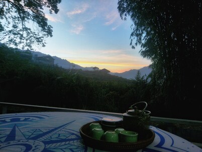 Mooc Homestay - Private Room with Mountain View - Shared Bathroom