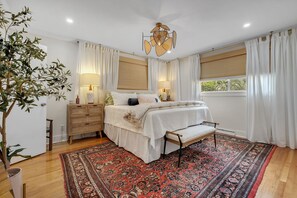 4 bedrooms, iron/ironing board, free WiFi, bed sheets