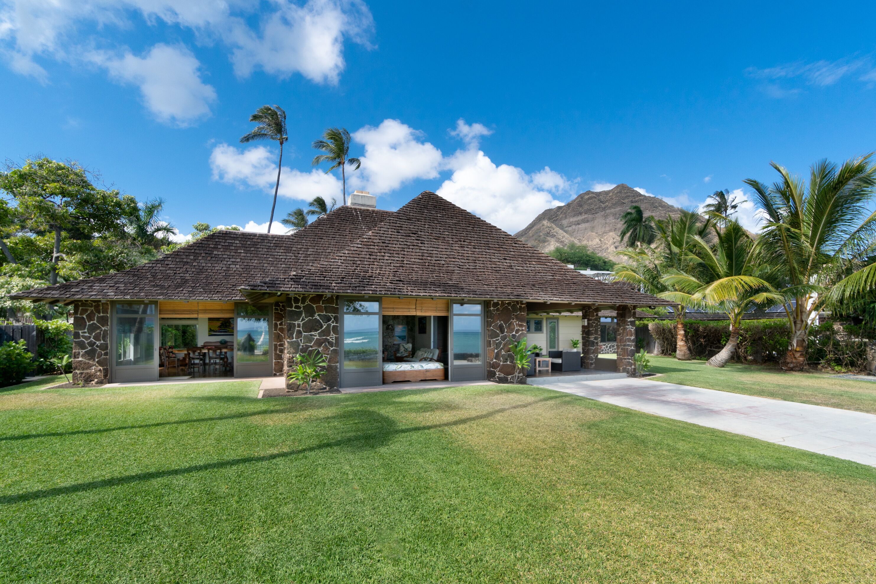 Quiet Beachfront Home at the Base Of Diamond Head