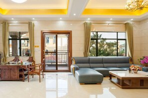 Comfort-Villa | Wohnzimmer | Fernseher