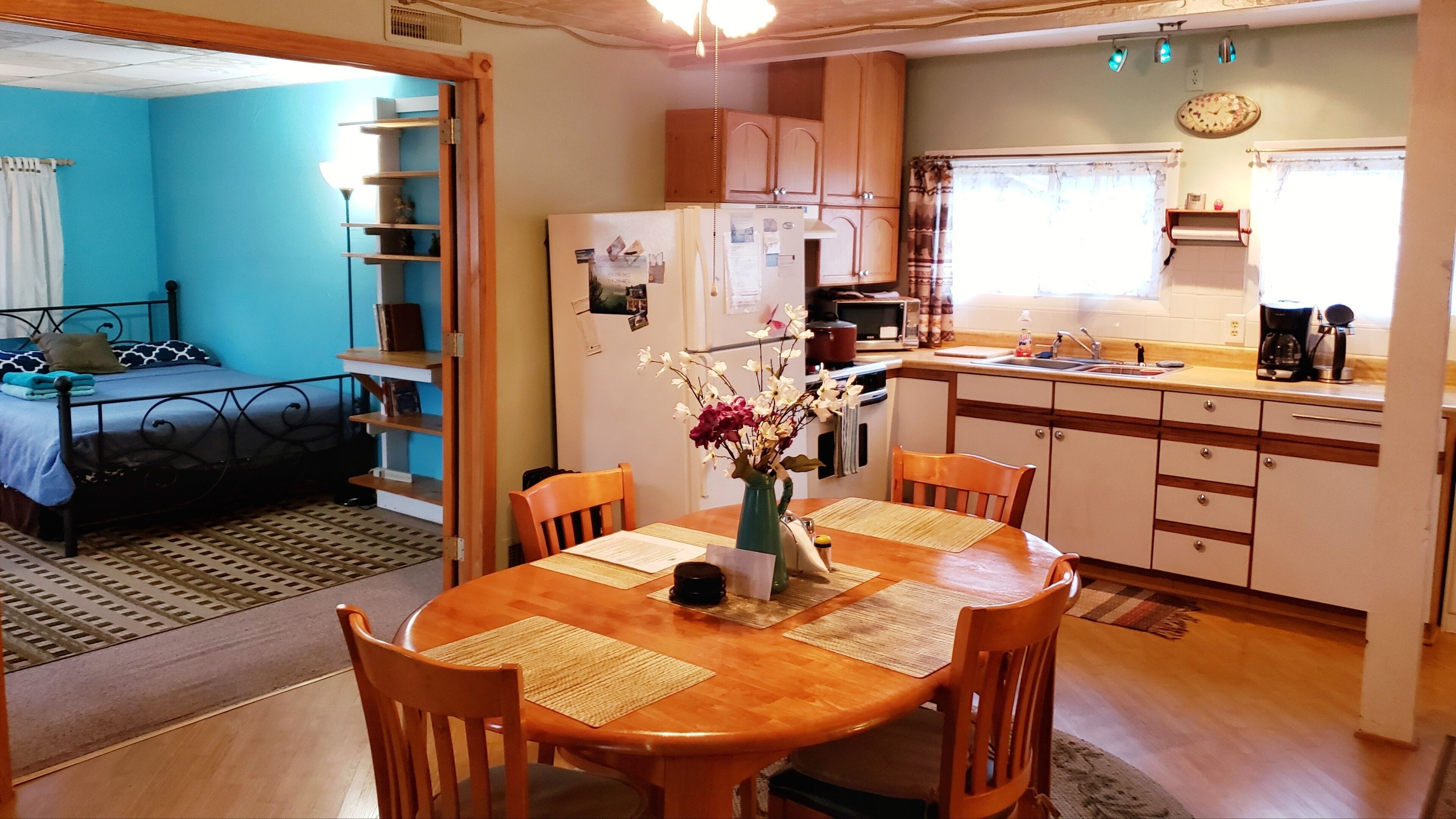 Catskill Cottage - Cozy Getaway For Up To 6, near Windham & Hunter, NY skiing