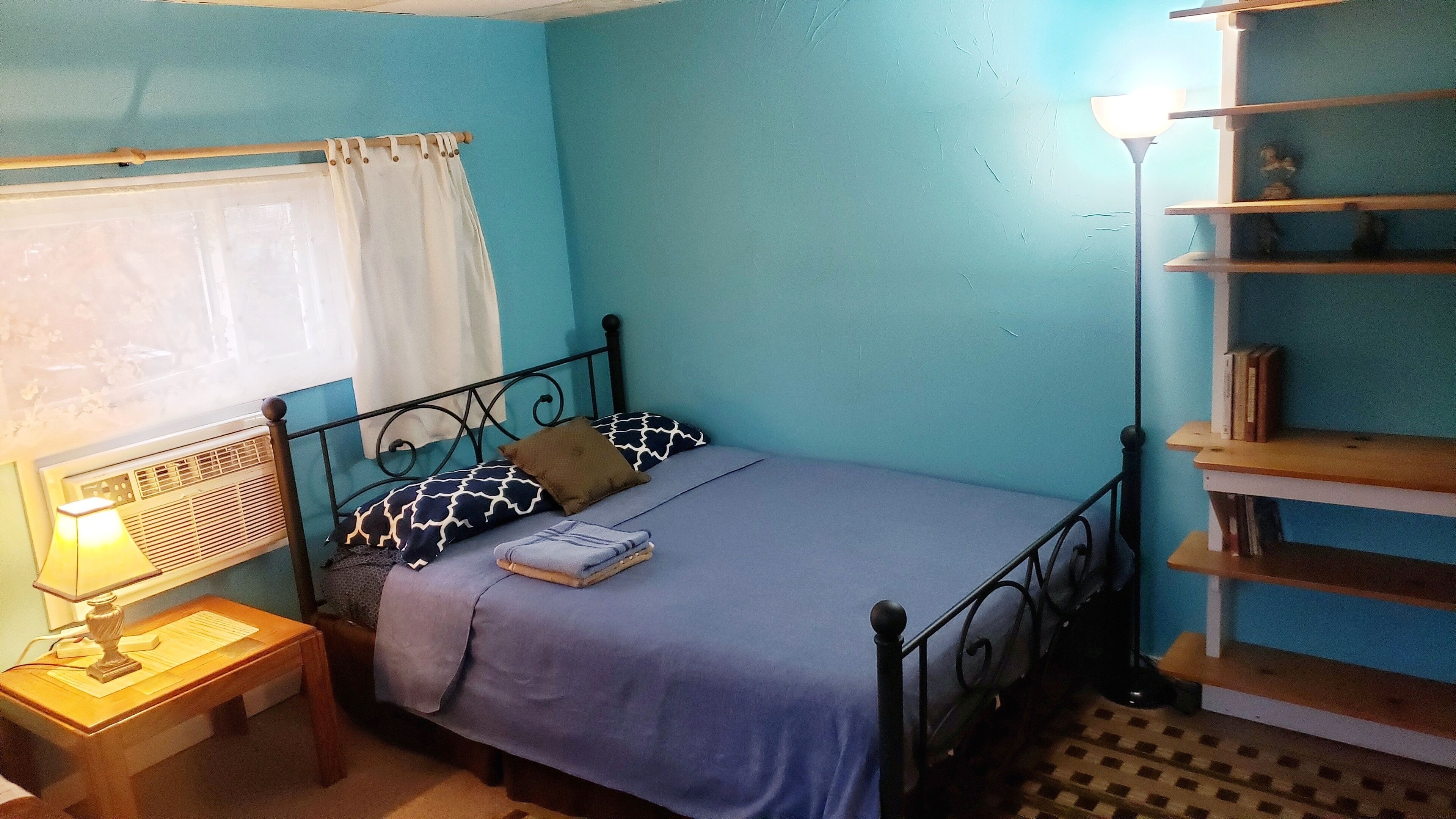 Catskill Cottage - Cozy Getaway For Up To 6, near Windham & Hunter, NY skiing